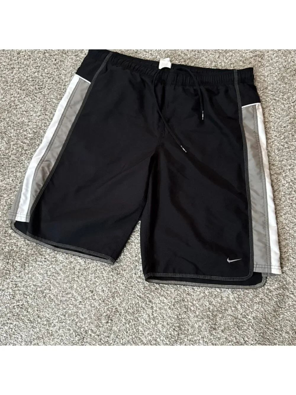 Nike Swim Trunks Board Shorts Men's Large Black Gray White Striped Lined